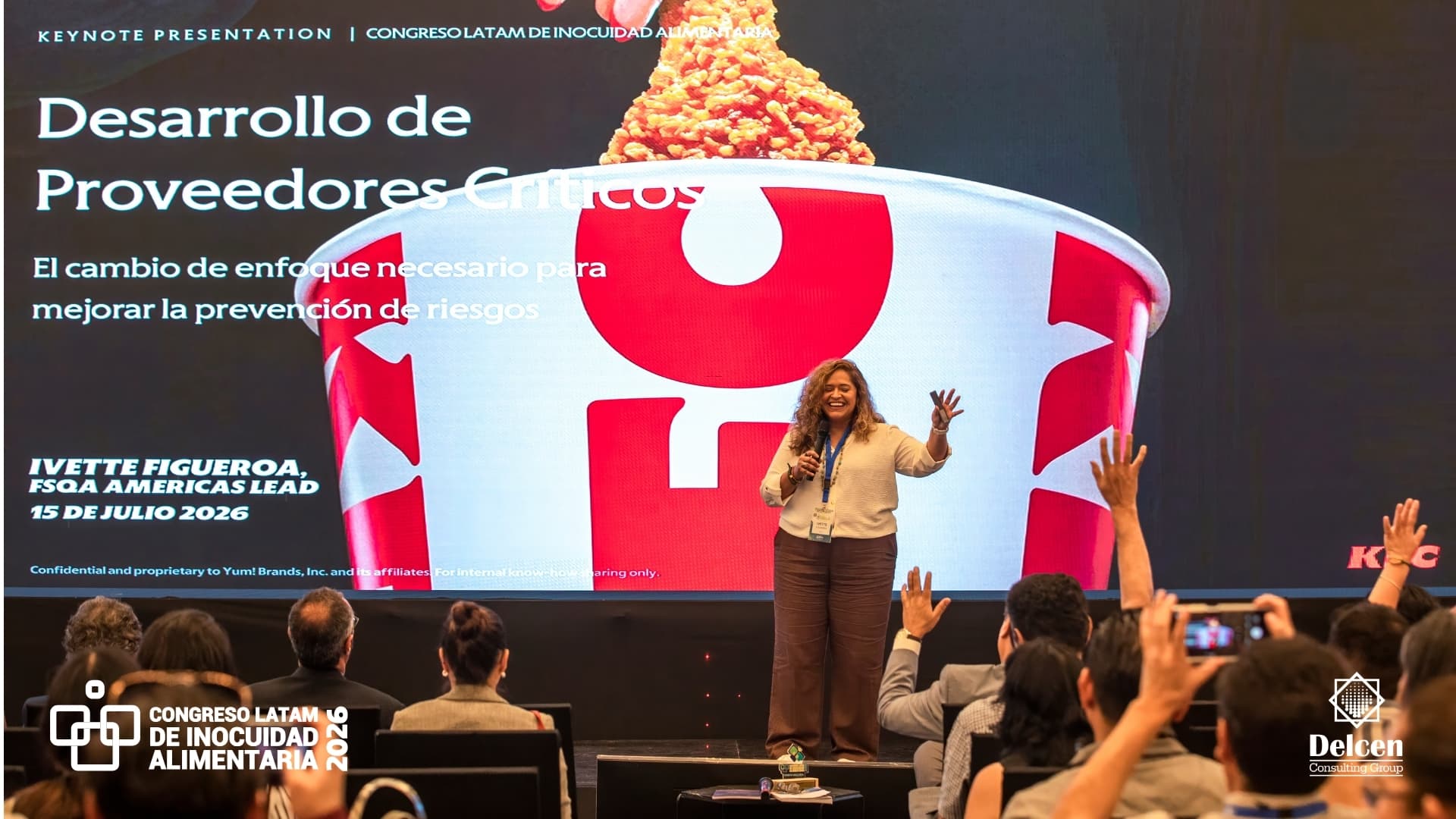 Ivette Figueroa presenta sobre desarrollo de proveedores críticos en el escenario del Congreso 2026