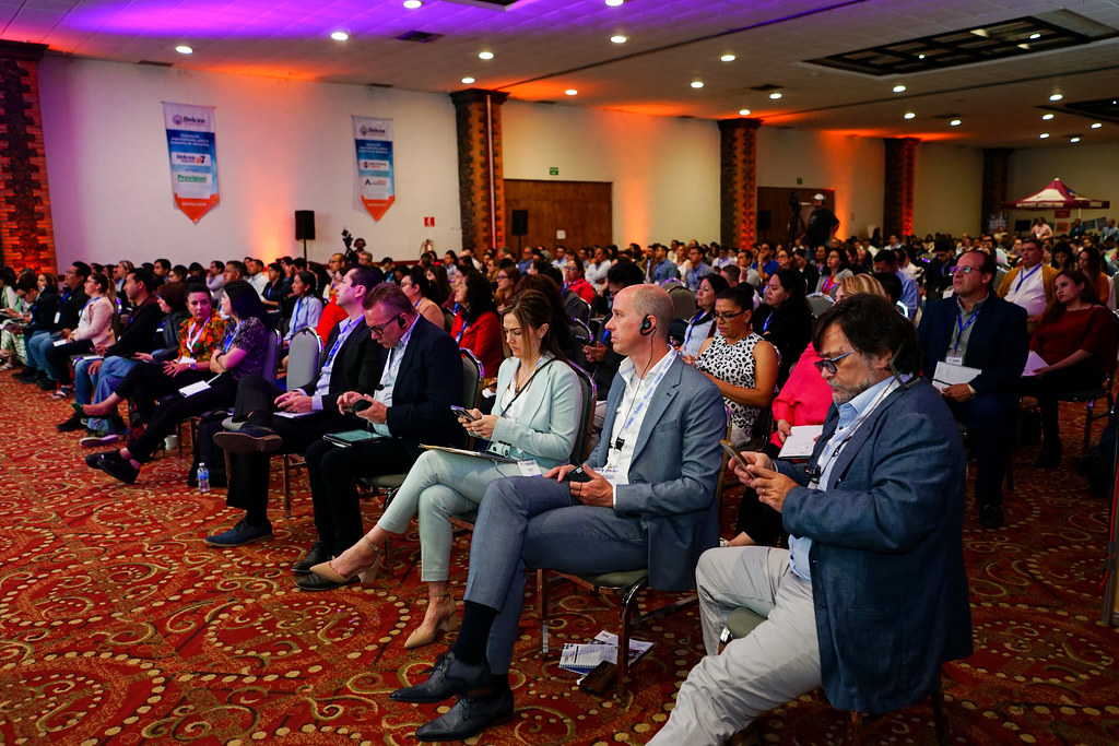 Audiencia atenta durante las ponencias magistrales del Primer Congreso Latam 2023
