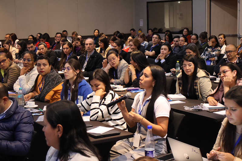 Audiencia del Congreso Latam Colombia 2024 participando durante una sesión en Bogotá