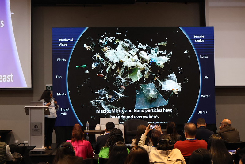 Conferencia sobre partículas y contaminación ambiental durante el Congreso Latam Colombia 2024
