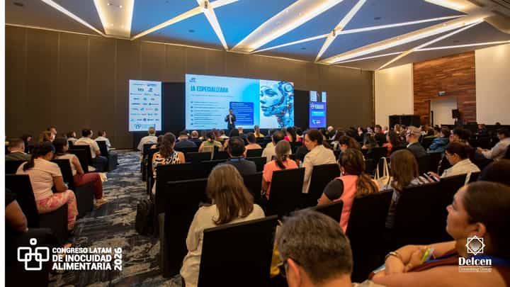 Audiencia del Congreso Latam 2026 durante una conferencia sobre IA especializada