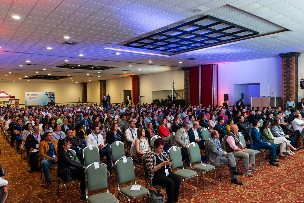 Amplia audiencia de asistentes en el salón principal del Congreso Latam de Inocuidad Alimentaria 2023 en Querétaro